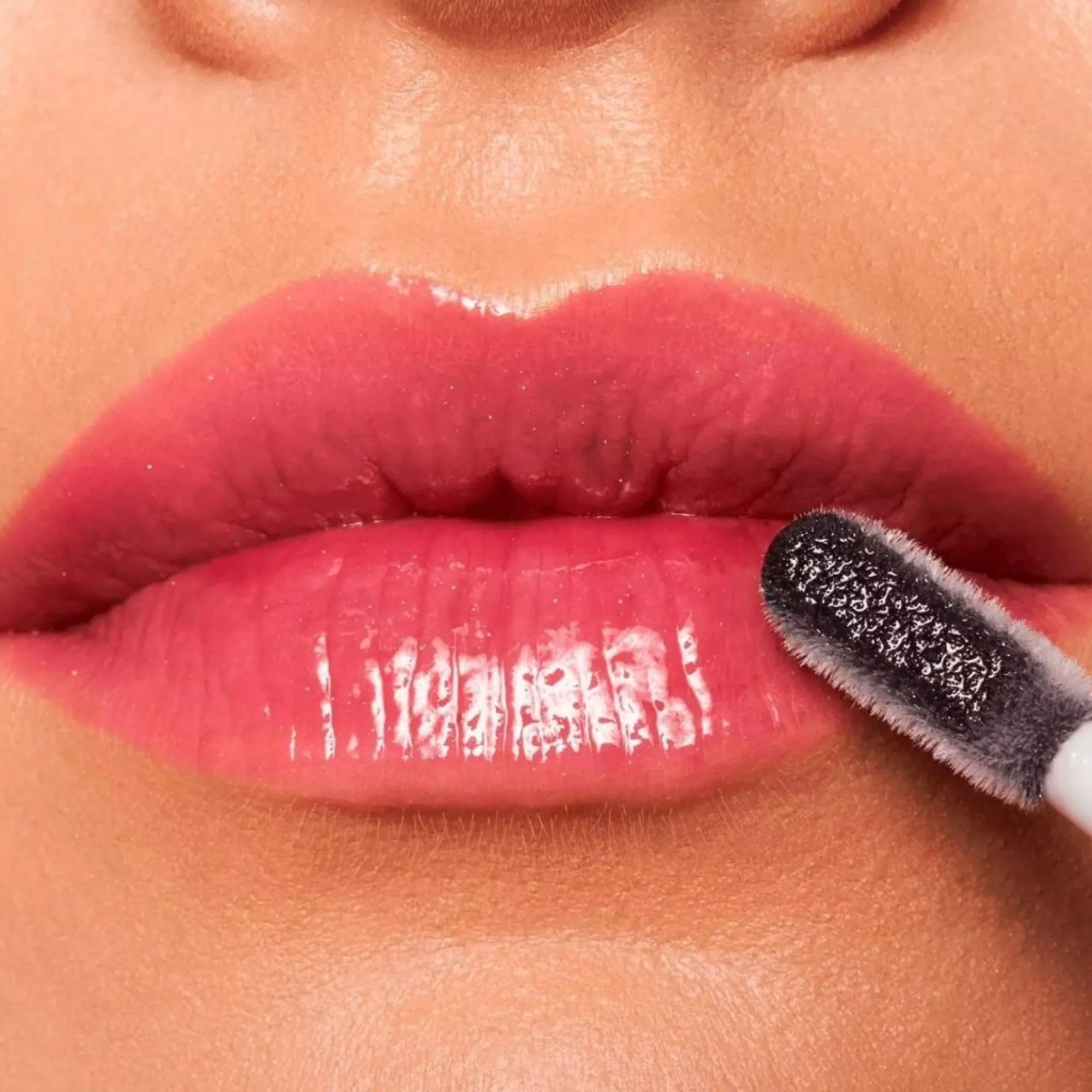 Brillo Labial Essence What The Fake Extreme  03 Pepper - Image 3
